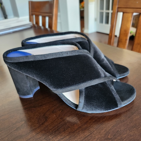 Stuart Weitzman - Picture 4 of 6